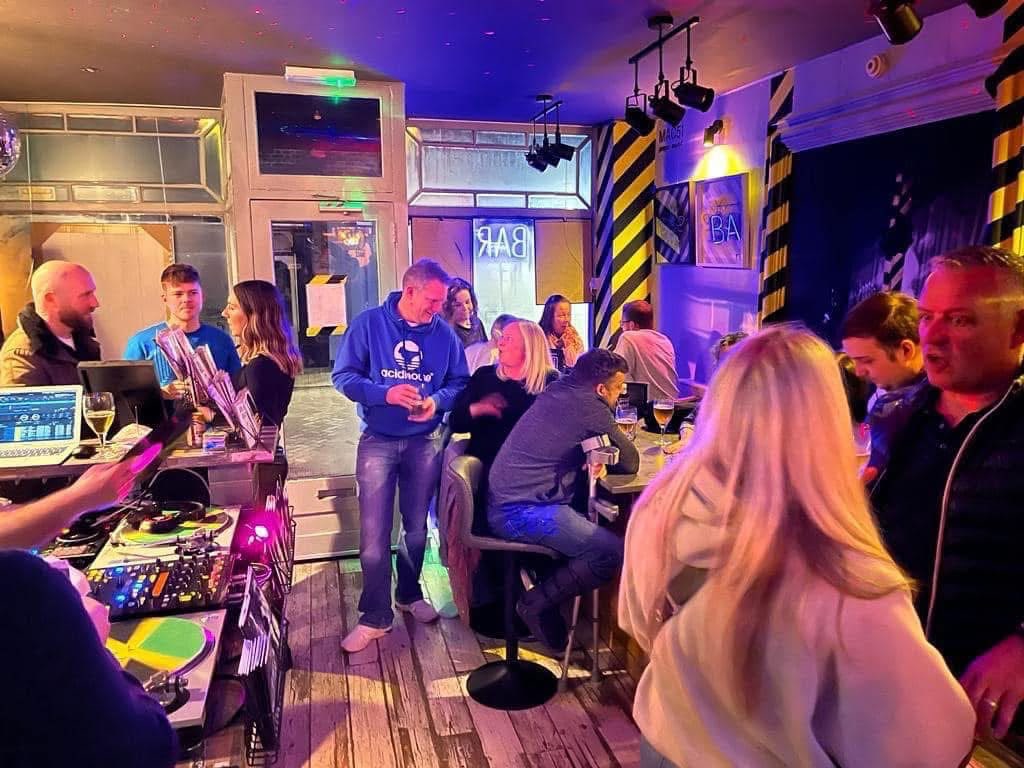 A lively evening with DJs and visitors inside Proper Sound